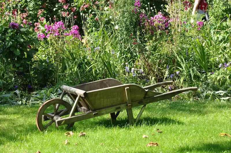 How many cubic yards does a wheelbarrow hold?